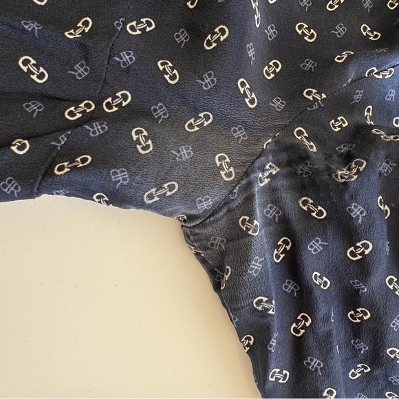 Banana Republic-Women’s 100% Silk Blouse-Navy-Neck Tie-Classic-Chainlink-Size 2 - Picture 14 of 15